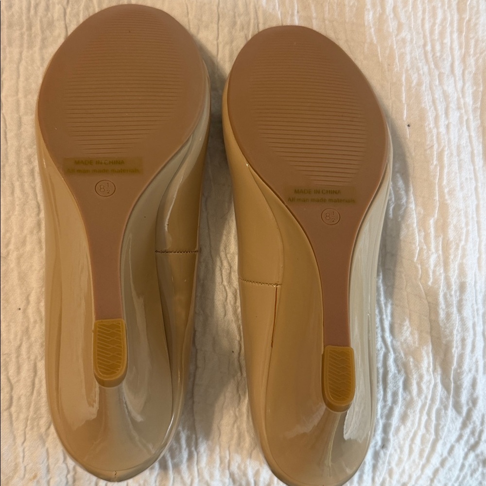 Dream Pairs NIB Women's Beige Heels - Picture 7 of 9